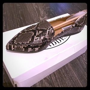 Steve Madden - Feather Loafers size 8